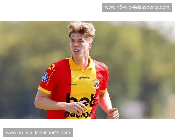 逆风翻盘的红色奇迹：前进之鹰vs豪门的铁血抗争与绿茵信仰